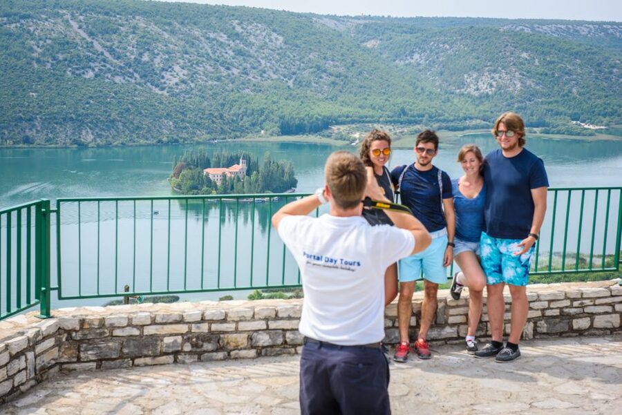 Split/Trogir: Krka National Park Day Trip with Wine Tasting - Wine tasting in a local konoba: why this finish works