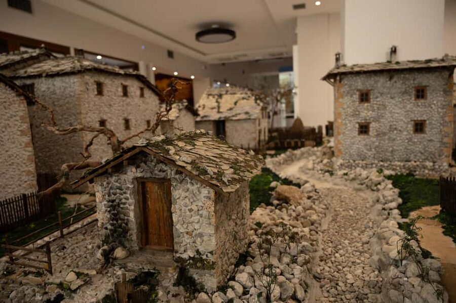 Split/Trogir: Mostar and Medjugorje Tour with Wine Tasting - Mostar and Medjugorje in One Day: The Big Contrast You’ll Feel
