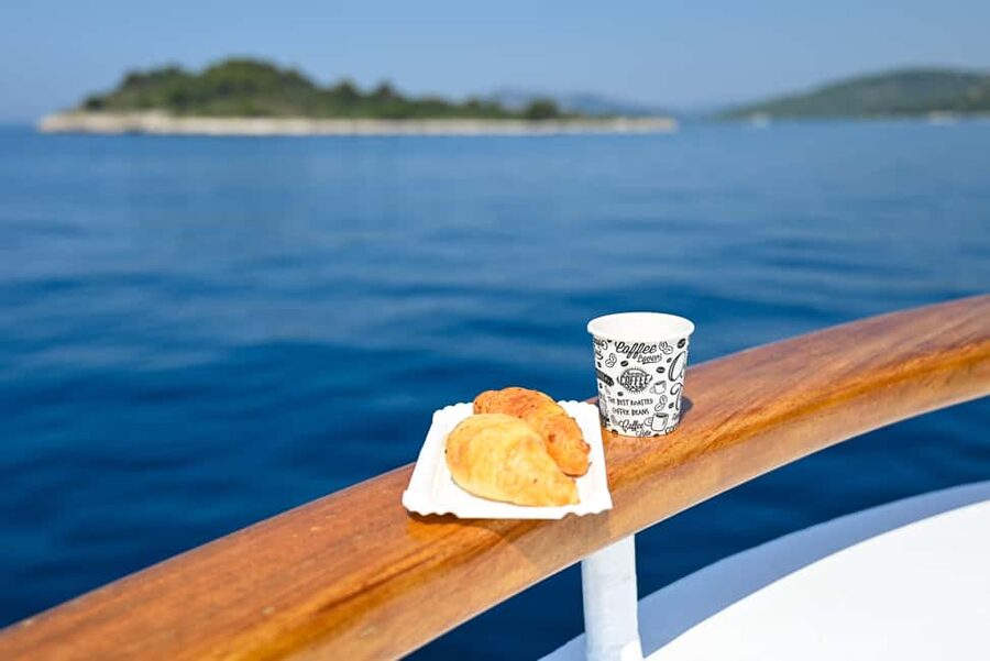 Split: Trogir Walking Tour, Blue Lagoon & Shipwreck Cruise - Meeting point at Infopoint 14: how to not waste your day