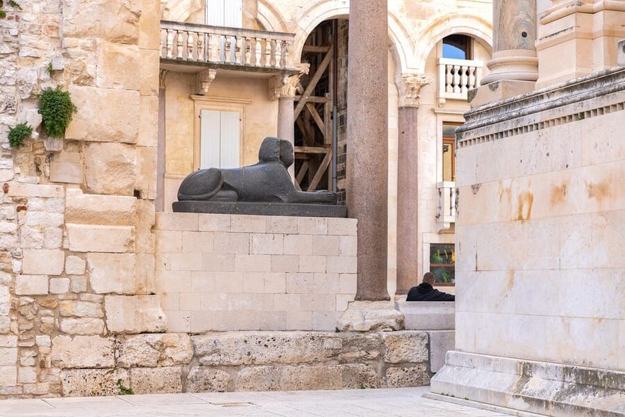 Split: Walking Tour of Split with Art Historian - Vestibul and Triklinij: learning the choreography of daily life