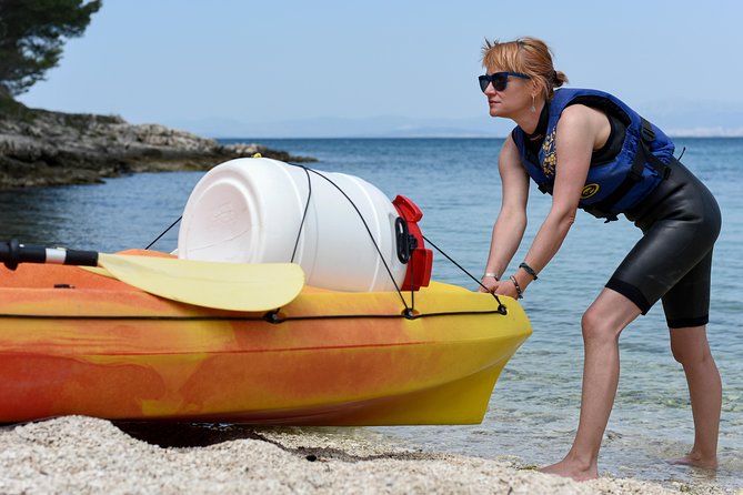 Supetar-Postira kayaking - Guides Who Actually Look After People: Nedá and Ana-Marija