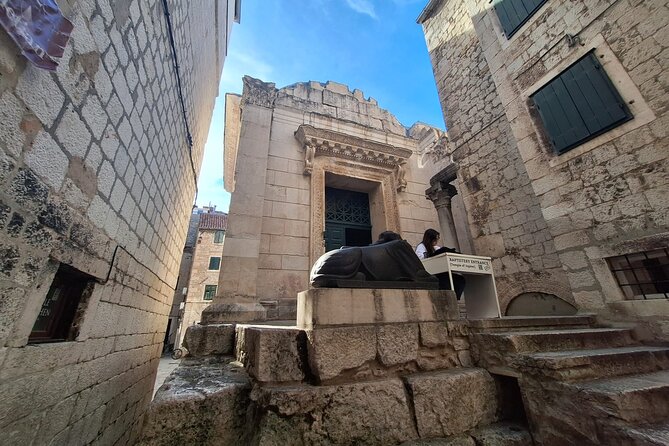 Top-Rated Split Game of Thrones and History City Walk - Dracarys! - Stop 2: Peristyle Square, St. Domnius, and a 3,500-Year-Old Sphinx Riddle