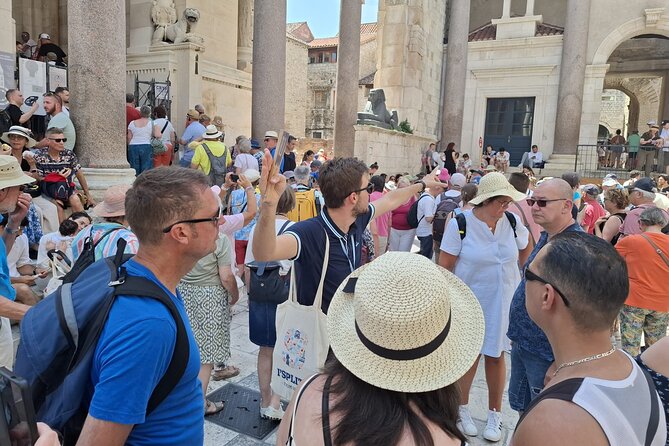 Top-Rated Split Game of Thrones and History City Walk - Dracarys! - Where You Start: Golden Gate, Then You Walk Into the Palace Story