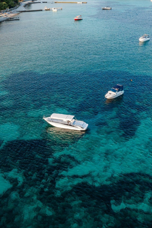 TROGIR: Blue Lagoon & 3 Islands Half-day Speedboat tour - Maslinica’s calm break: fishermen village + a 16th-century castle hotel