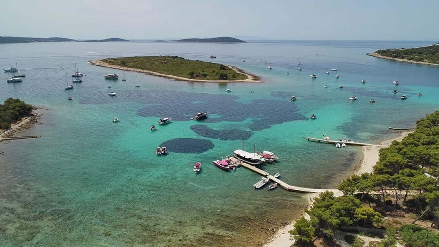 Trogir: Blue Lagoon and 3 Islands Speedboat Tour - Starting at Kamerlengo Castle: the easy Trogir meetup