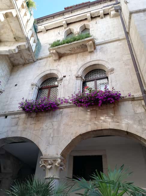 Trogir; Private walking tour of higlights of Trogir - Cipiko Palaces: learning how power was built