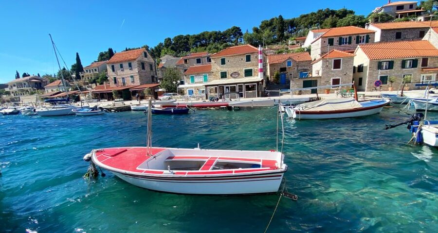 Trogir: White Lagoon, Maslinica & Blue Lagoon Speedboat Tour - Who this tour is (and isn’t) for