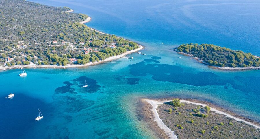 Trogir: White Lagoon, Maslinica & Blue Lagoon Speedboat Tour - Trogir Speedboat Tour: how the day actually feels