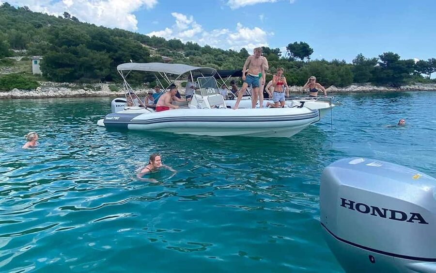 Trogir: White Lagoon, Maslinica & Blue Lagoon Speedboat Tour - Getting value from $88: what’s included and what you’ll pay for yourself