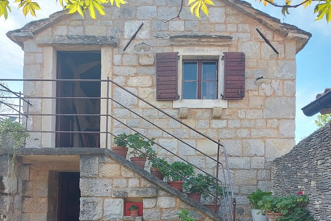 Visit Ancient Salona, Mighty Klis Fortress and Stella Croatica - Pickup, meeting point, and comfort details that matter