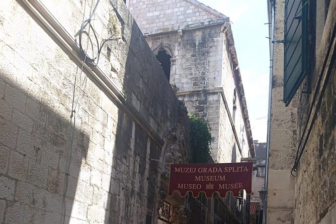 Walk through Split with an archeologist - Stop 1: Peristyle of Diocletian’s Palace (what to look for)