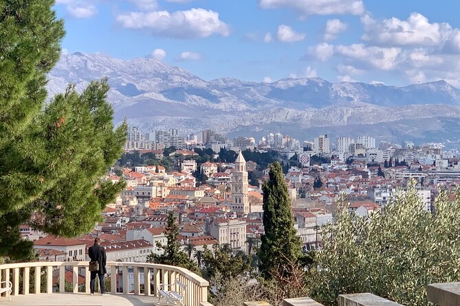 Walking tour of Split with an Art Historian - The Golden Gate and Cardo: learning the Roman street logic