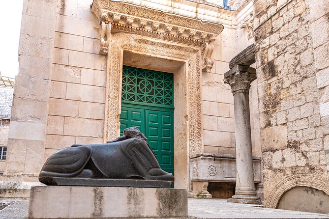 Walking tour of Split with an Art Historian - St. Domnius cathedral: why you’ll view it without entering
