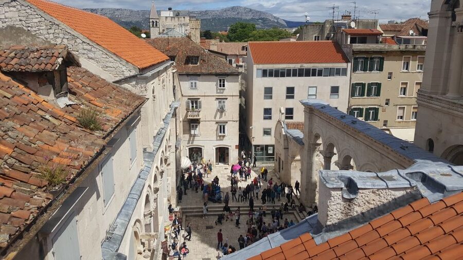 Walking Tour Split - Cathedral of St. Duje, Peristyle, and the palace’s power centers