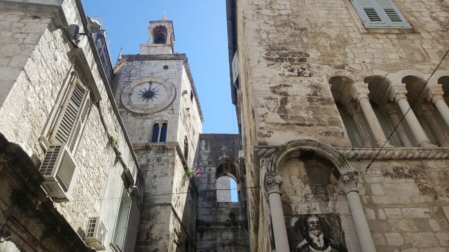 Walking Tour Split - Meeting at the National Theatre in Split (and ending right where you started)