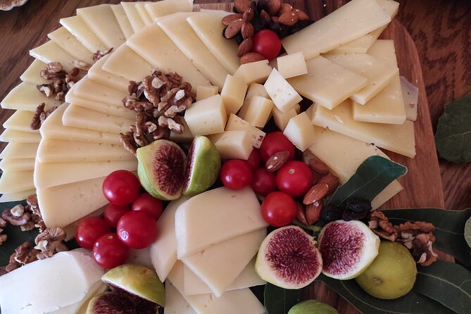 Zinfandel Wine Tasting & Storytelling with Dalmatian Food - Meeting point and the 7:00 pm rhythm in Kaštel Gomilica